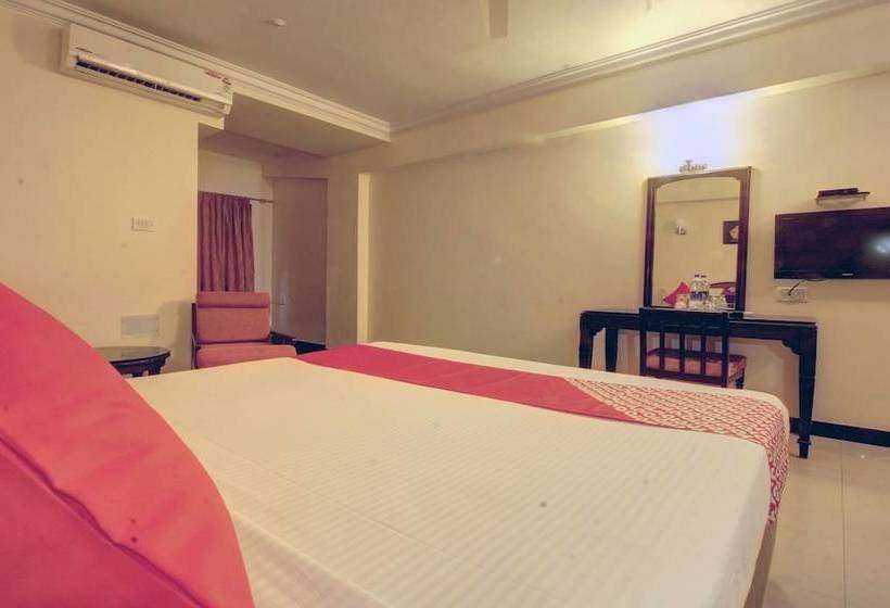 호텔 Oyo 29625 Suvarna Regency