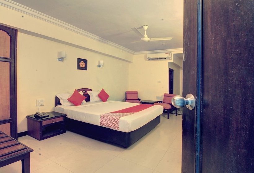 호텔 Oyo 29625 Suvarna Regency