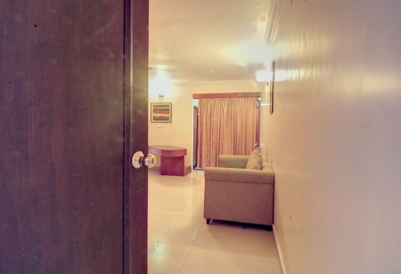 호텔 Oyo 29625 Suvarna Regency