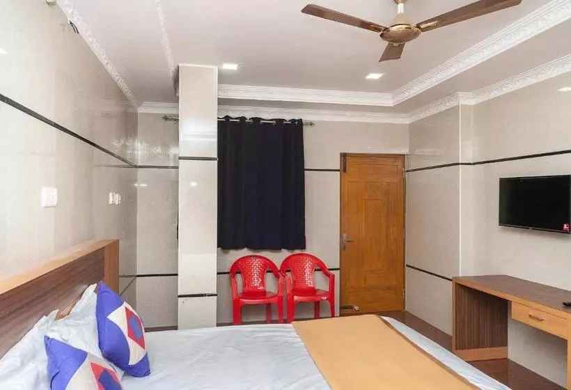 ホテル Spot On 30656 Sabari Lodge