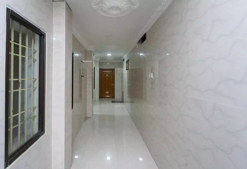 ホテル Spot On 30656 Sabari Lodge