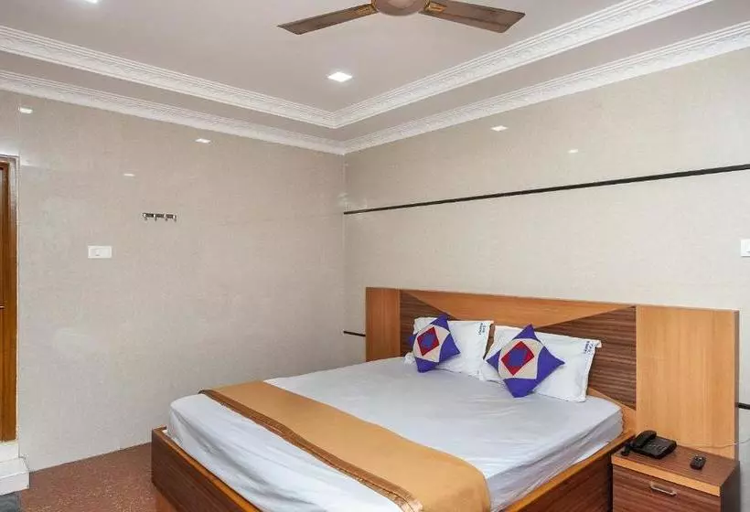 ホテル Spot On 30656 Sabari Lodge