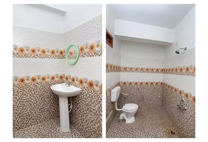 ホテル Spot On 30656 Sabari Lodge