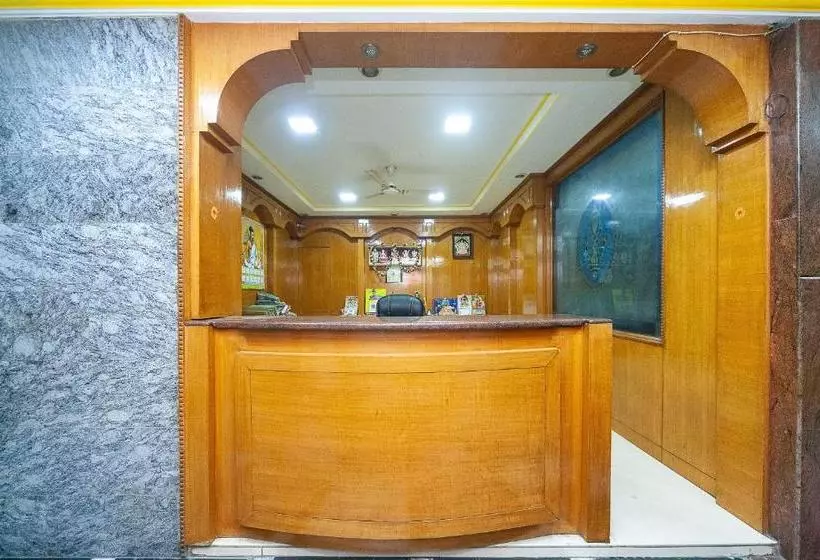 ホテル Spot On 30656 Sabari Lodge