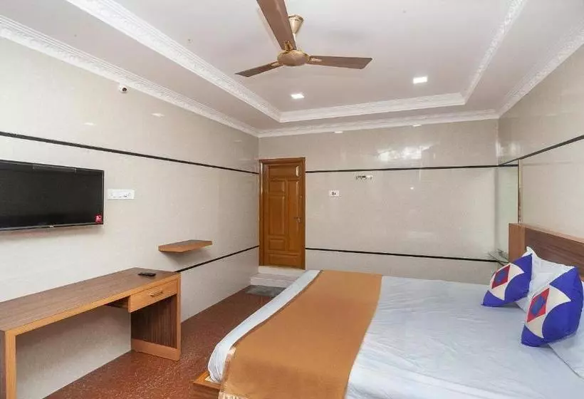 ホテル Spot On 30656 Sabari Lodge