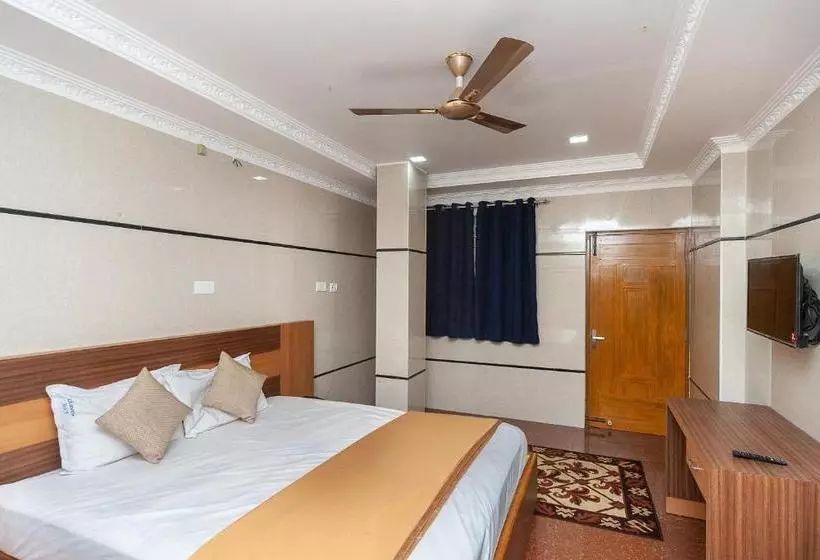 ホテル Spot On 30656 Sabari Lodge