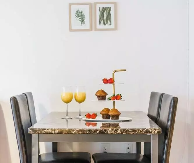 Sarkar Suites   75 Queens Wharf