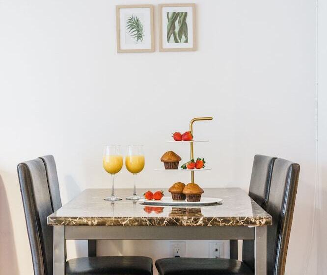 Sarkar Suites   75 Queens Wharf