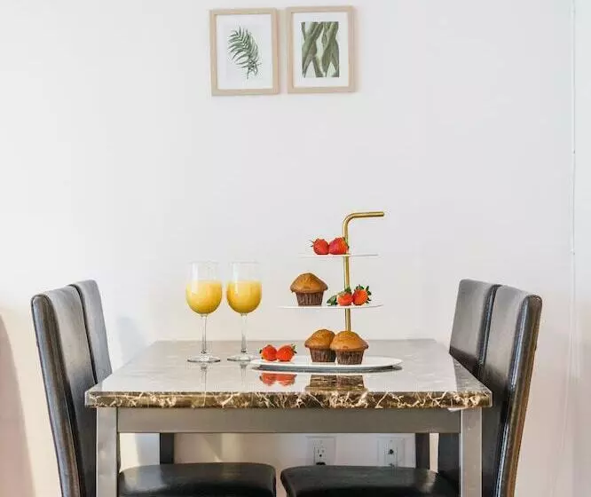 Sarkar Suites   75 Queens Wharf