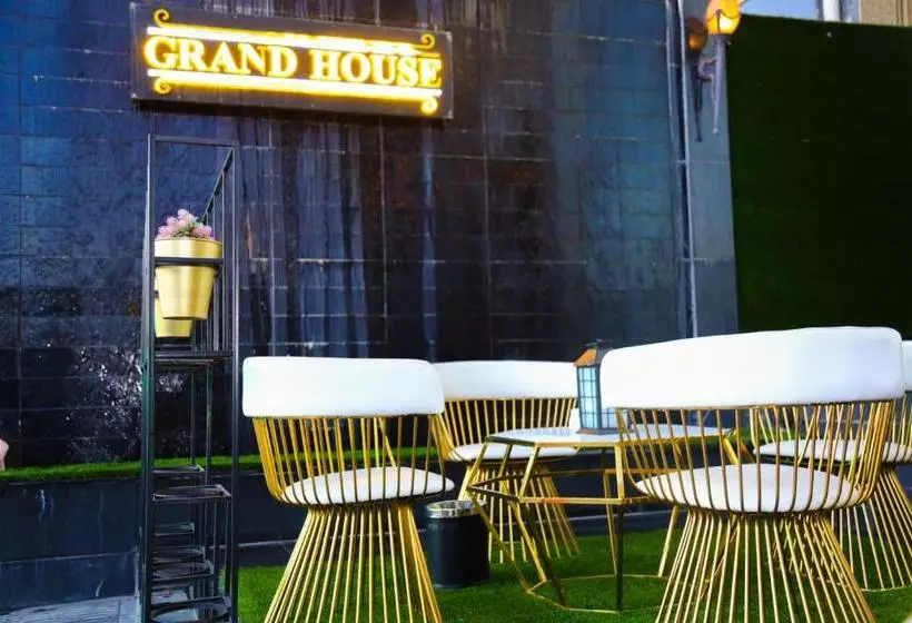 هتل Grand House