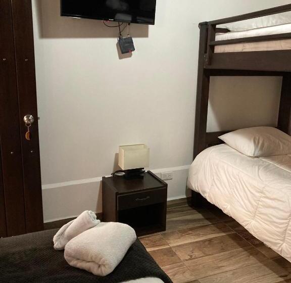 هاستل Boutique Colonial Cartago