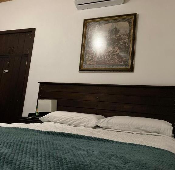 هاستل Boutique Colonial Cartago