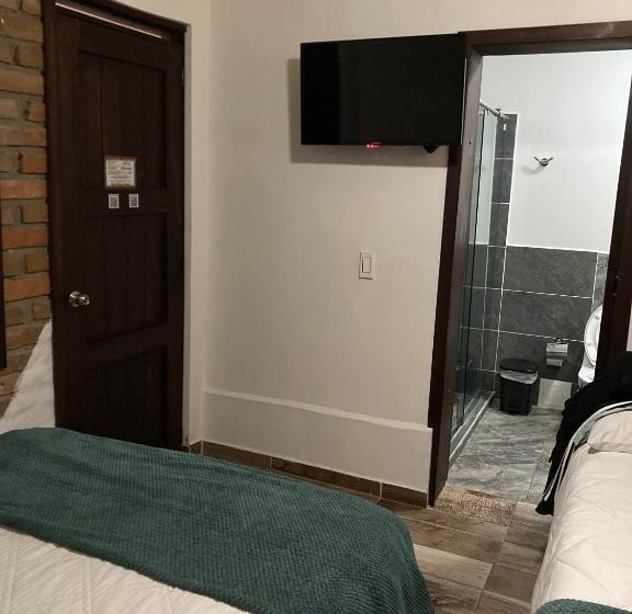 هاستل Boutique Colonial Cartago