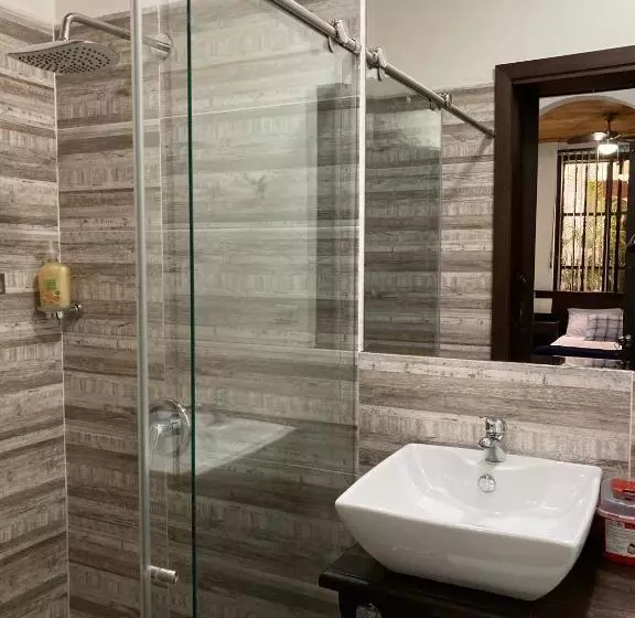 هاستل Boutique Colonial Cartago