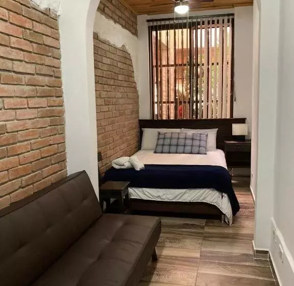 هاستل Boutique Colonial Cartago