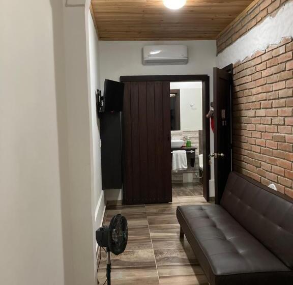 هاستل Boutique Colonial Cartago