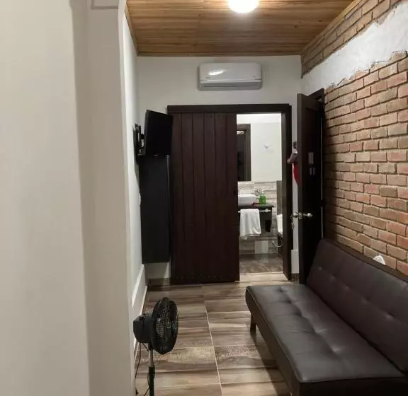 هاستل Boutique Colonial Cartago