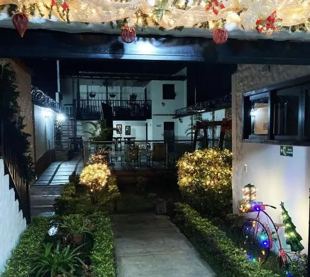 هاستل Boutique Colonial Cartago