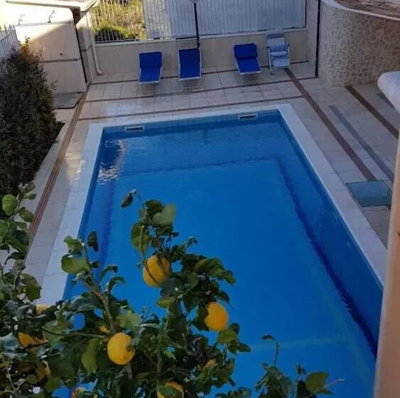 تختخواب و صبحانه L'aurora