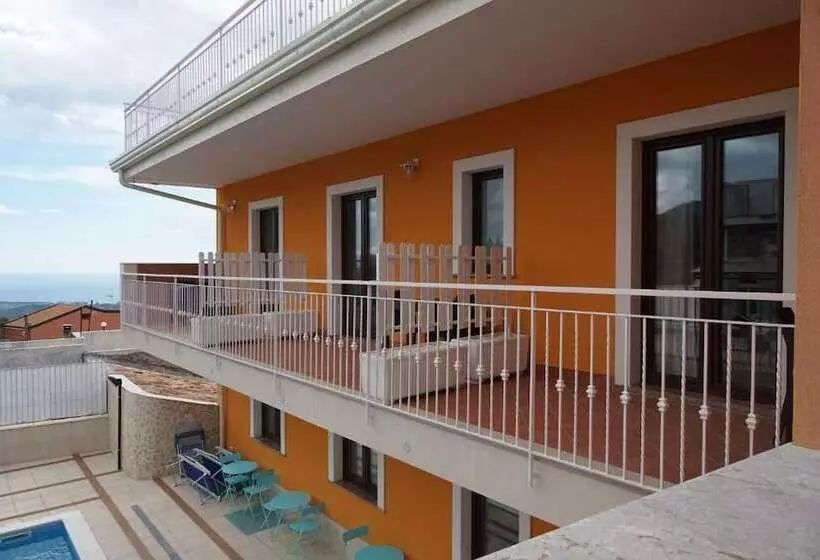 تختخواب و صبحانه L'aurora