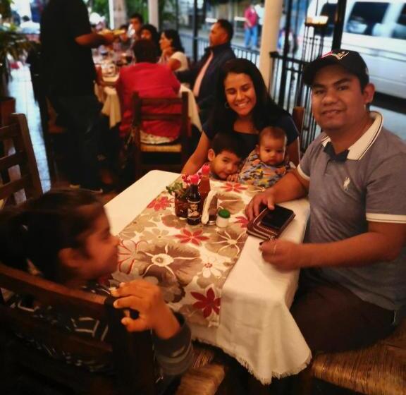 ホテル La Familia