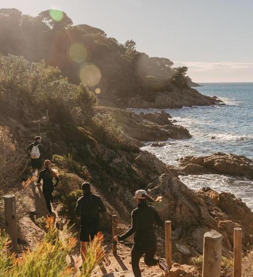 هتل Lily Of The Valley