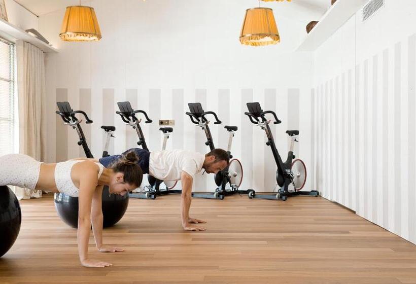 هتل Lily Of The Valley