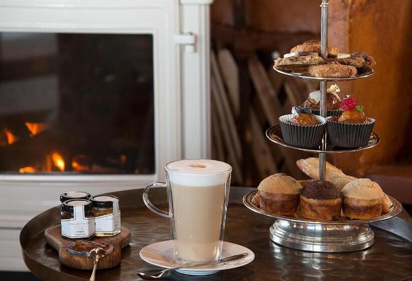 هتل Lily Of The Valley