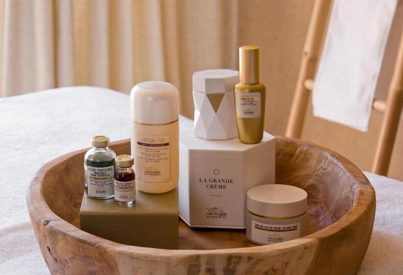 هتل Lily Of The Valley