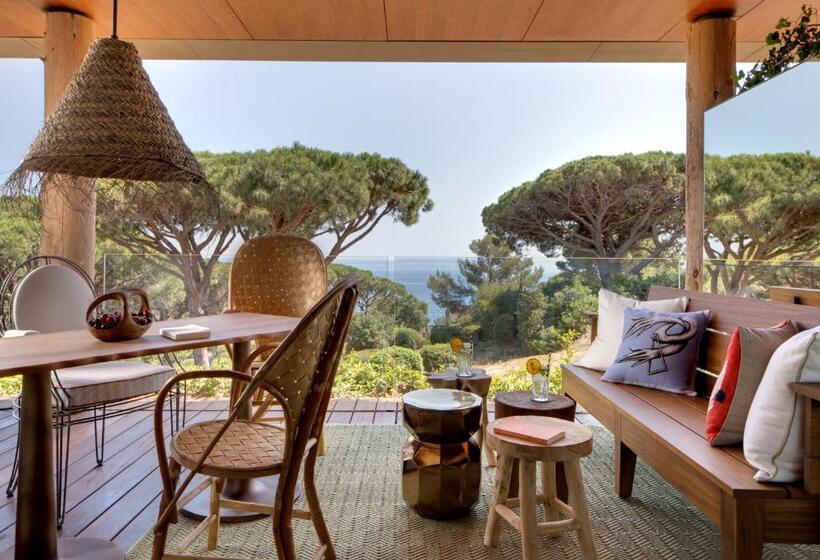 هتل Lily Of The Valley