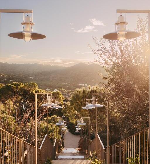 هتل Lily Of The Valley