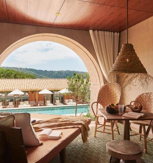 هتل Lily Of The Valley