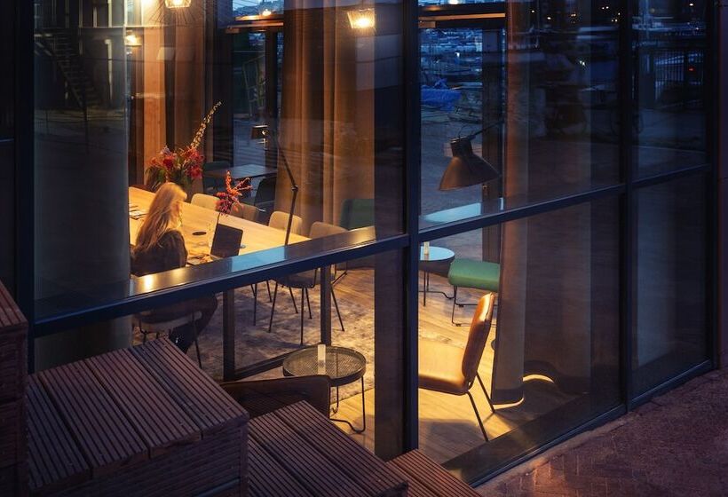 ホテル Holiday Inn   The Niu, Fender Amsterdam