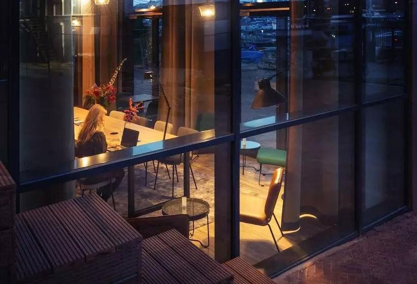 Hotelli Holiday Inn   The Niu, Fender Amsterdam