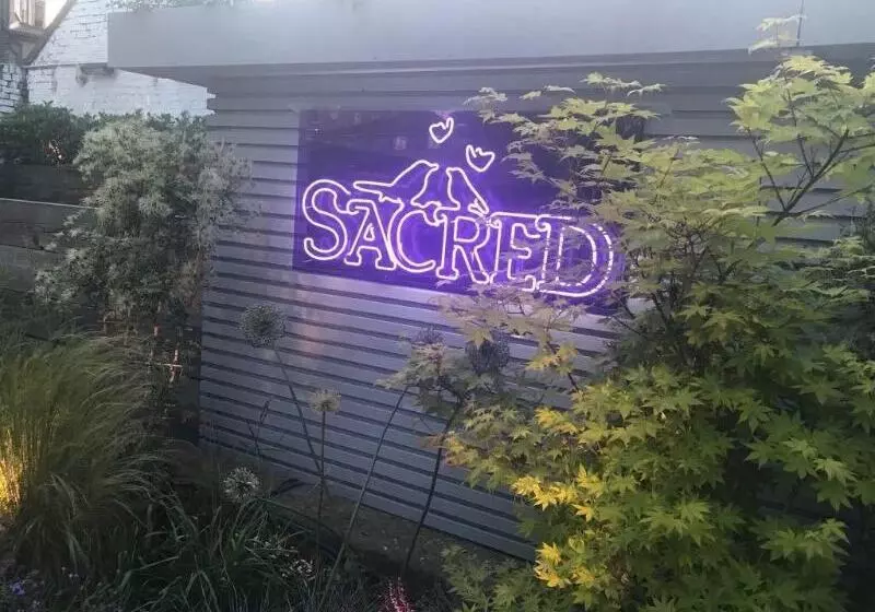 ペンション The Brownswood