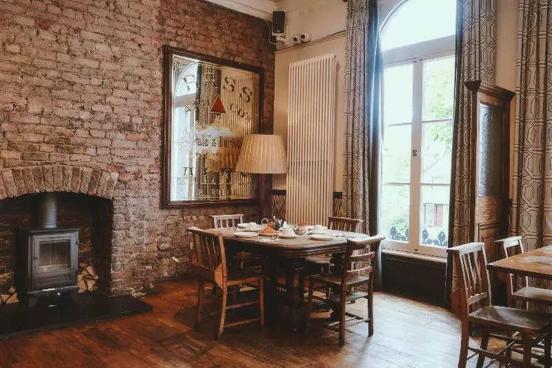 ペンション The Brownswood