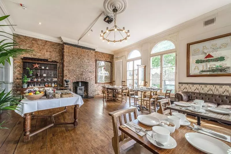 ペンション The Brownswood