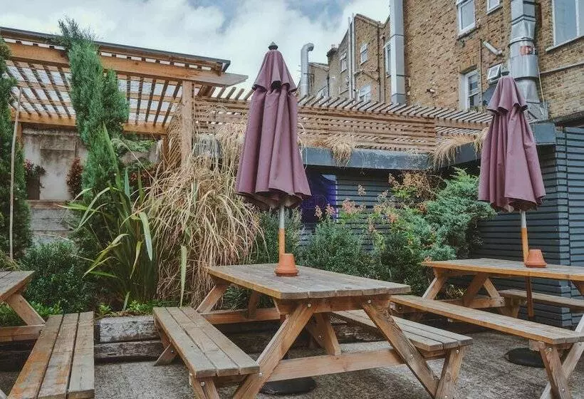 ペンション The Brownswood