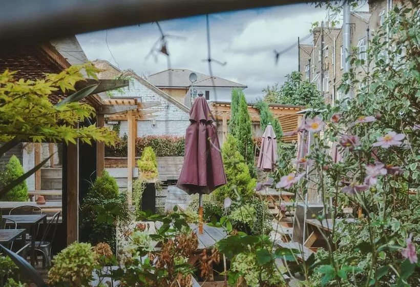 ペンション The Brownswood