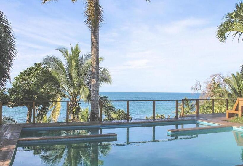 هتل Bird Island Bungalows