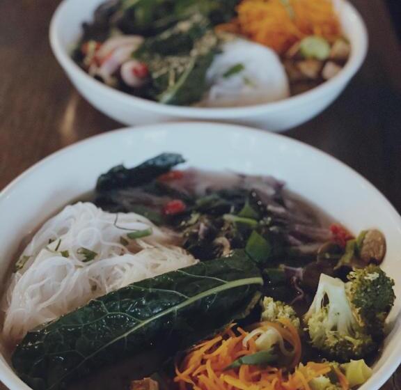 هتل Bird Island Bungalows