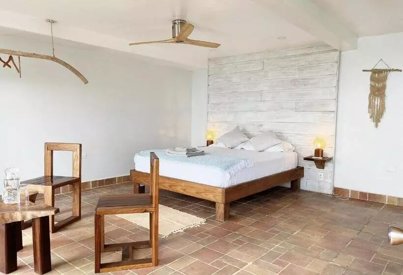 هتل Bird Island Bungalows