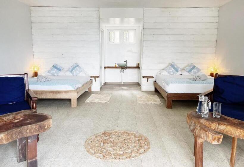 هتل Bird Island Bungalows