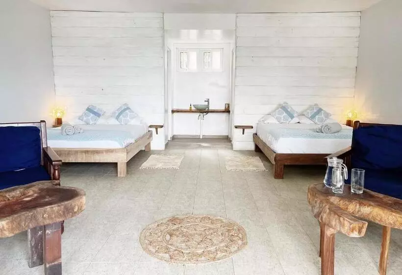 هتل Bird Island Bungalows