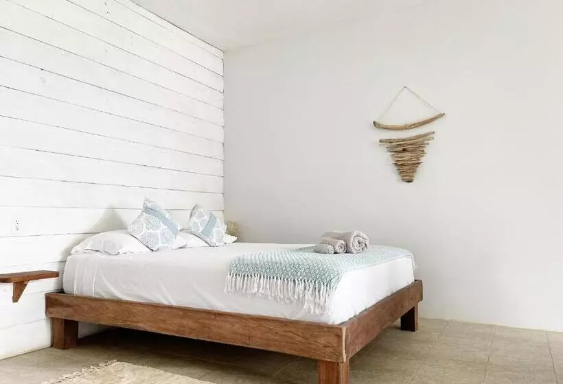 هتل Bird Island Bungalows