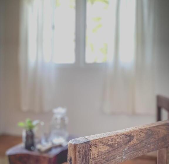 هتل Bird Island Bungalows