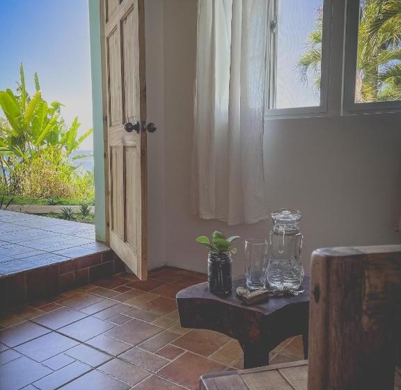 هتل Bird Island Bungalows