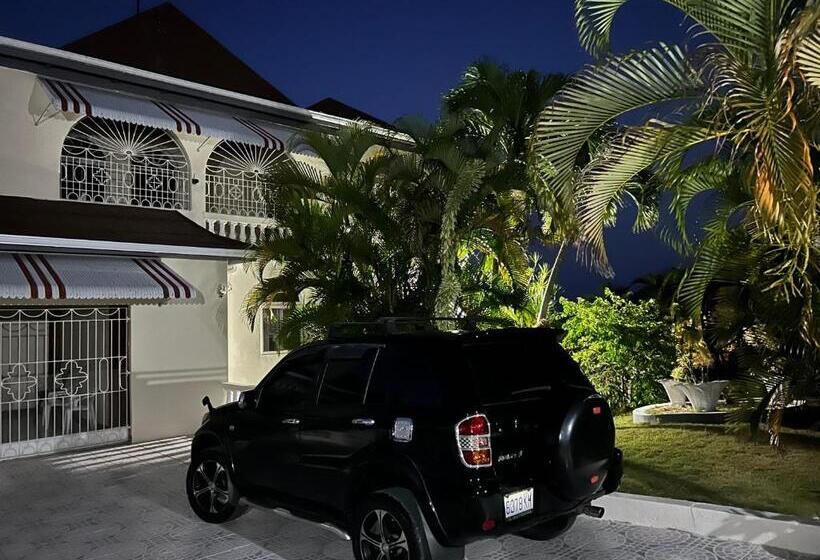 پانسیون Goldenview Guesthouse Ocho Rios