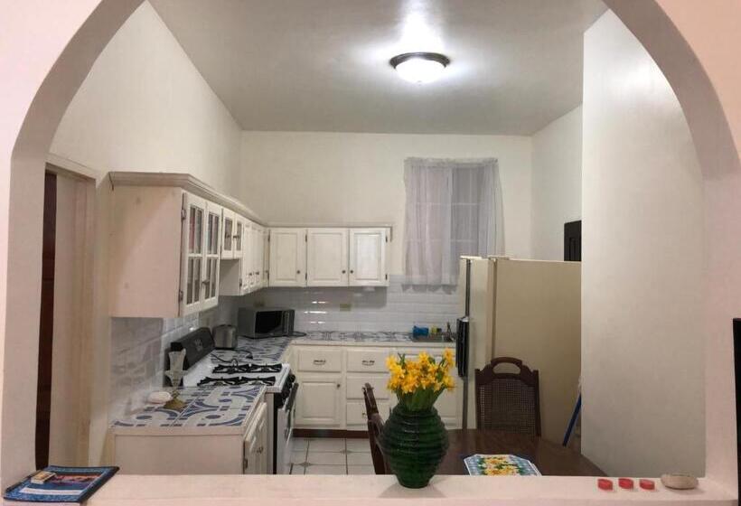 پانسیون Goldenview Guesthouse Ocho Rios