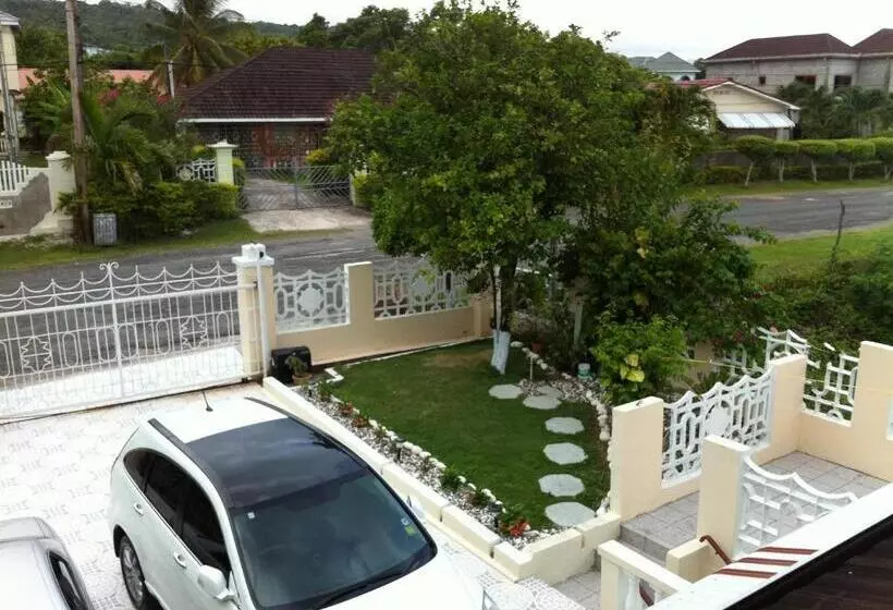 پانسیون Goldenview Guesthouse Ocho Rios